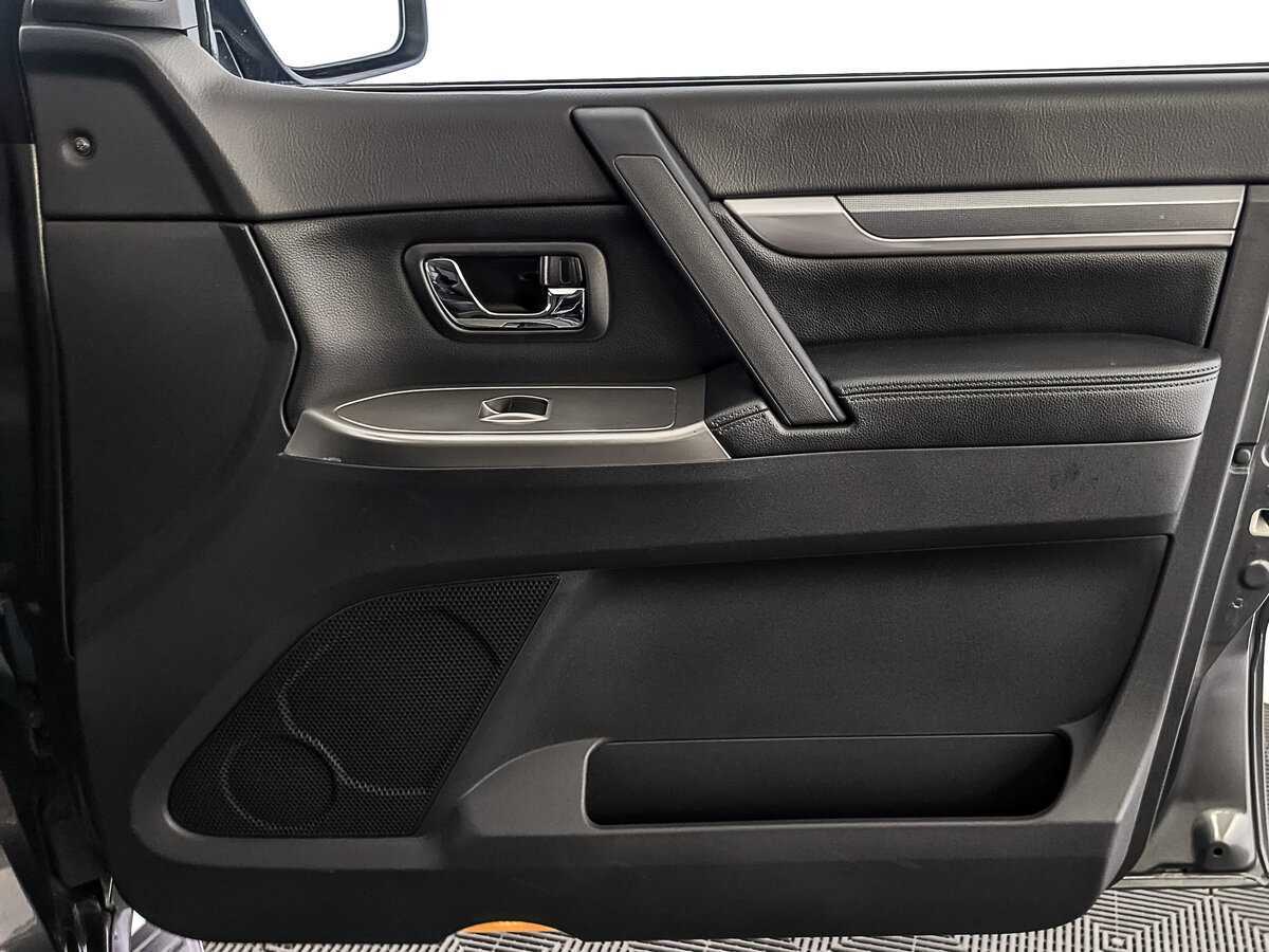 Mitsubishi Pajero 2018 года с пробегом. Фото: #23