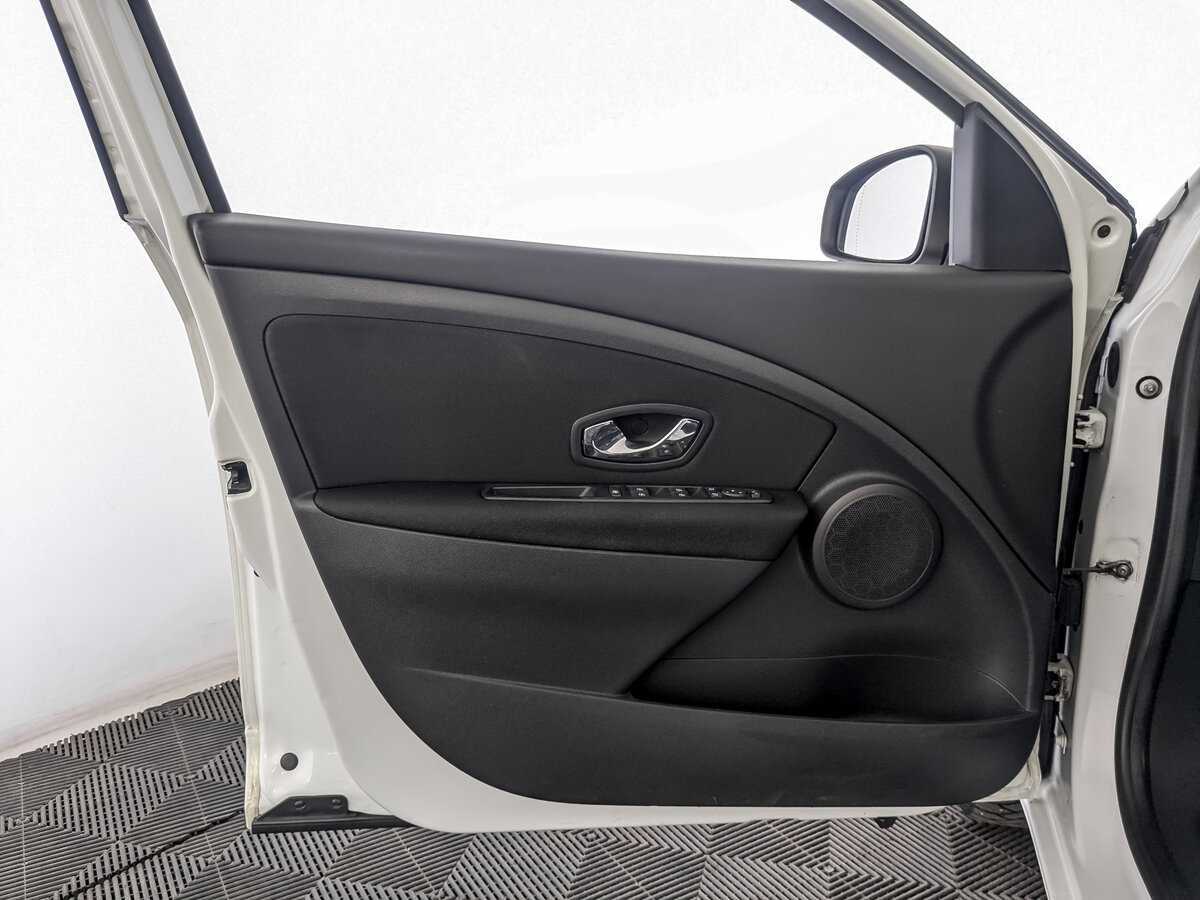 Б/У Рено Флюенс 2013 года. Фото: #18