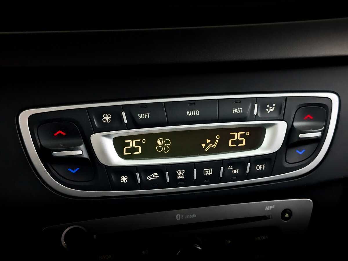 Б/У Рено Флюенс 2013 года. Фото: #23