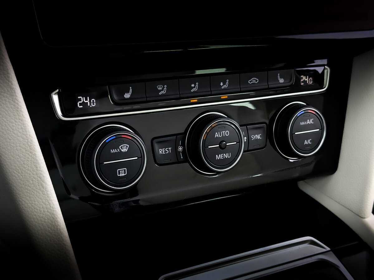 Б/У Фольксваген Пассат 2017 года. Фото: #24