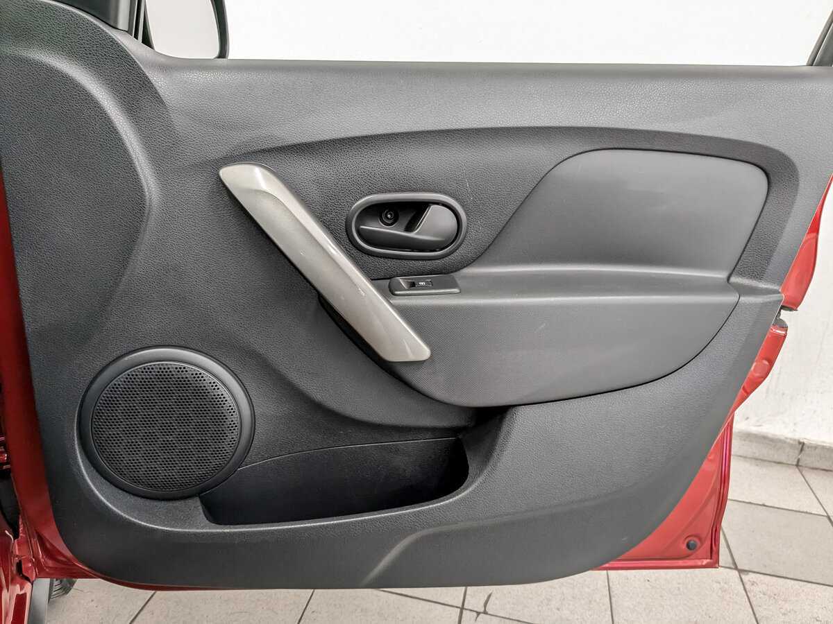 Б/У Рено Логан 2021 года. Фото: #22