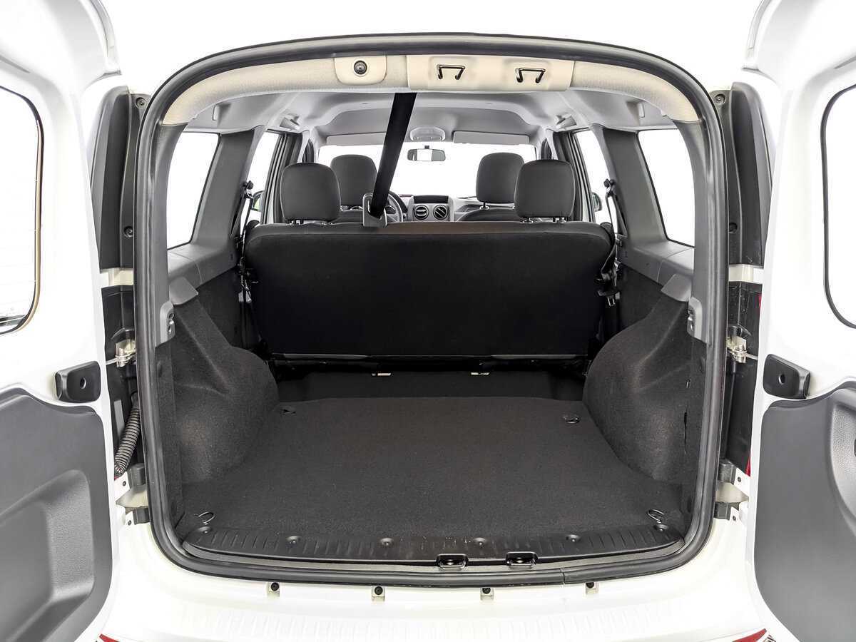 Б/У Лада (ВАЗ) Ларгус 2024 года. Фото: #9