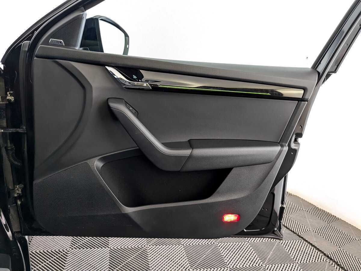 Б/У Шкода Октавия 2019 года. Фото: #23