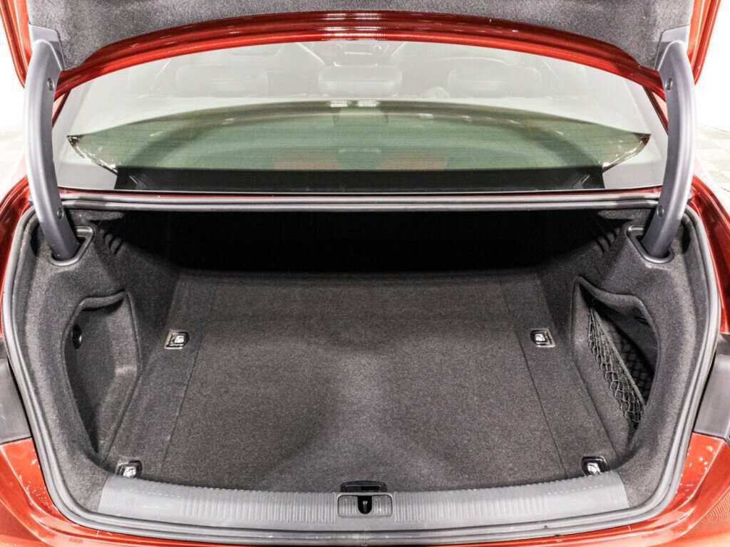 Audi A4 2019 года с пробегом. Фото: #14