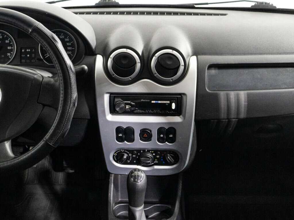 Б/У Рено Логан 2013 года. Фото: #13