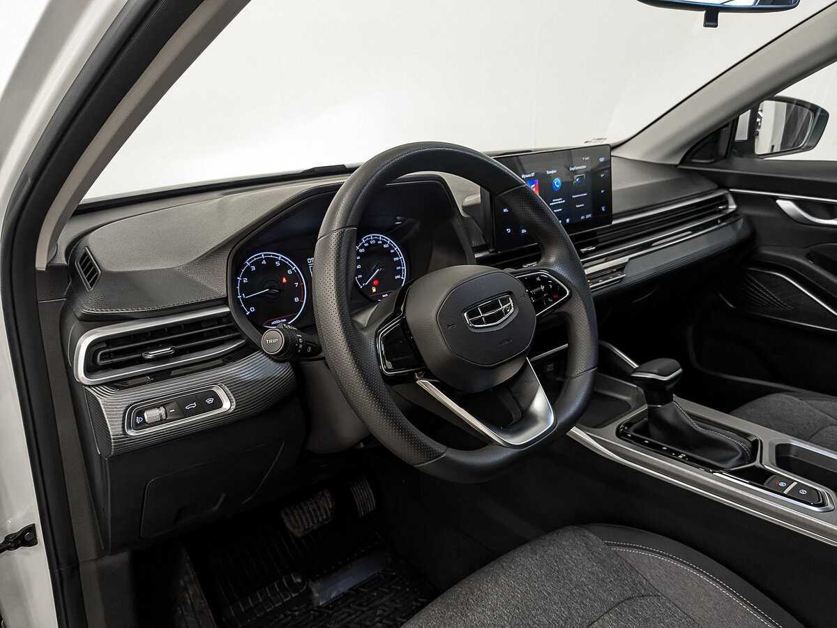 Б/У Джили Эмгранд 2024 года. Фото: #12