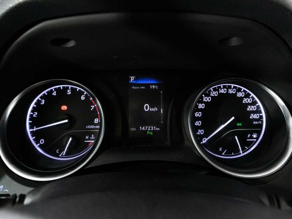 Б/У Тойота Камри 2018 года. Фото: #11