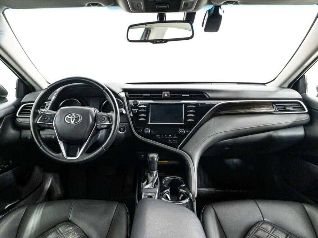 Б/У Тойота Камри 2018 года. Фото: #12