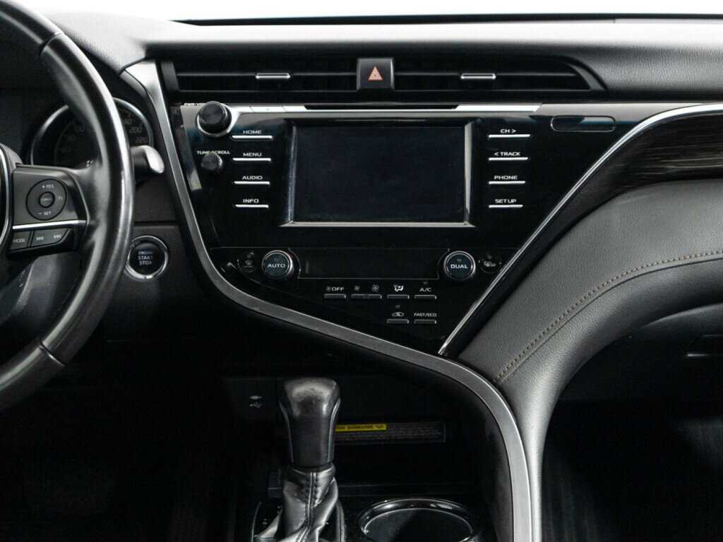 Б/У Тойота Камри 2018 года. Фото: #13