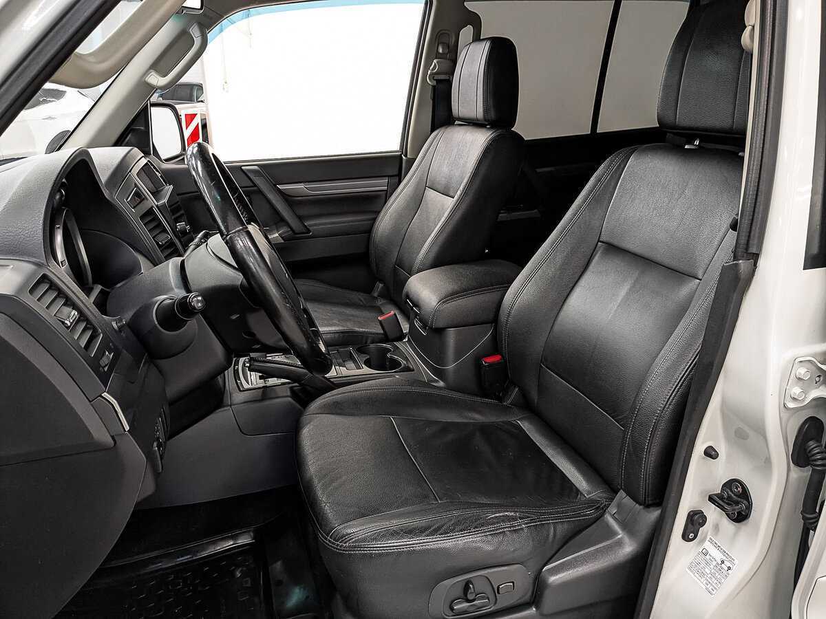 Б/У Митсубиши Паджеро 2015 года. Фото: #19