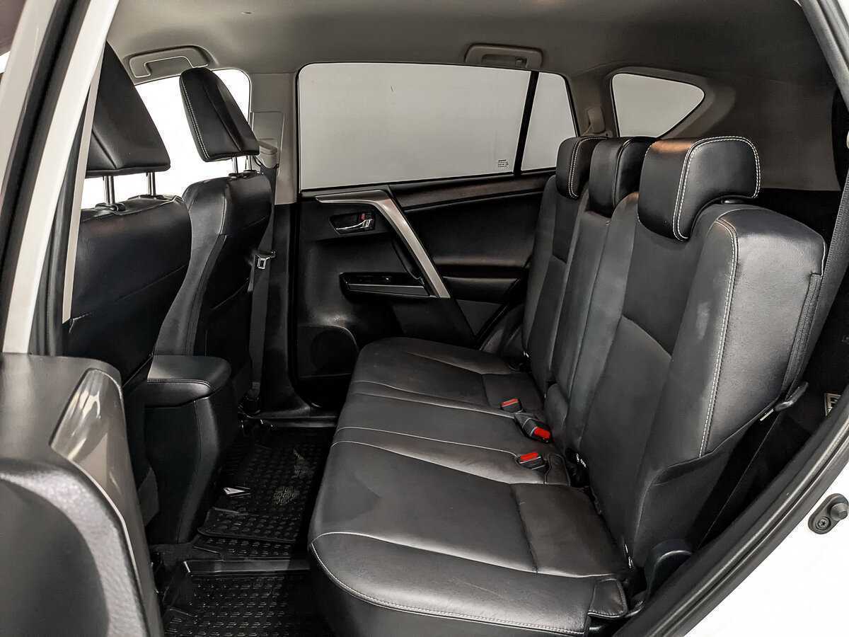 Б/У Тойота Рав4 2017 года. Фото: #17