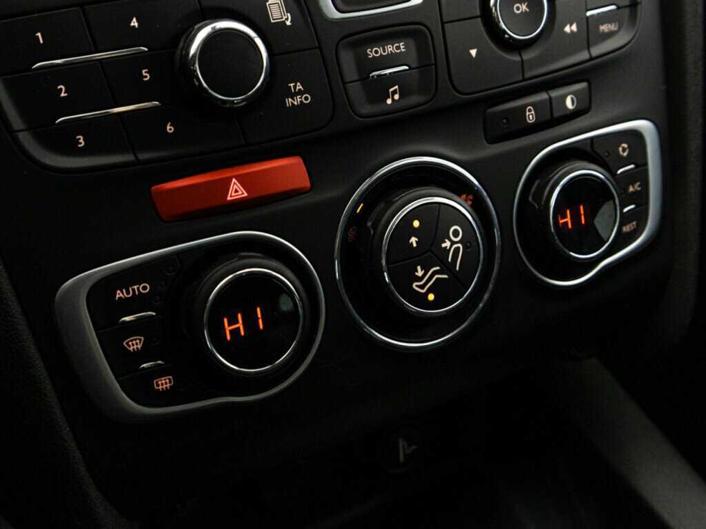 Б/У Ситроен Ц4 2012 года. Фото: #14