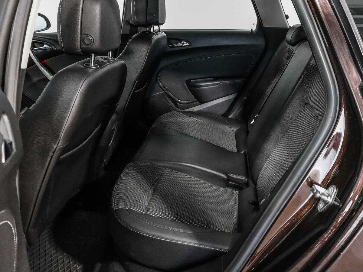 Opel Astra 2013 года с пробегом. Фото: #9