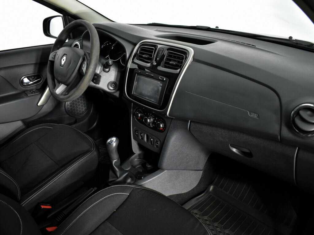 Б/У Рено Логан 2017 года. Фото: #9