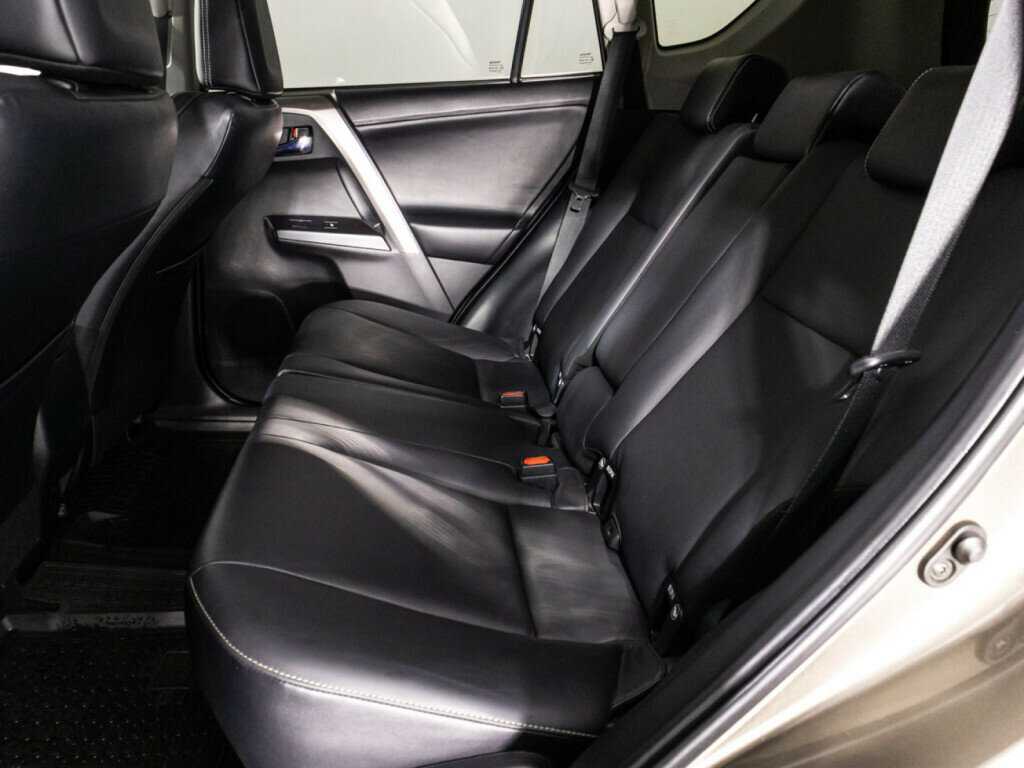 Toyota RAV4 2017 года с пробегом. Фото: #9