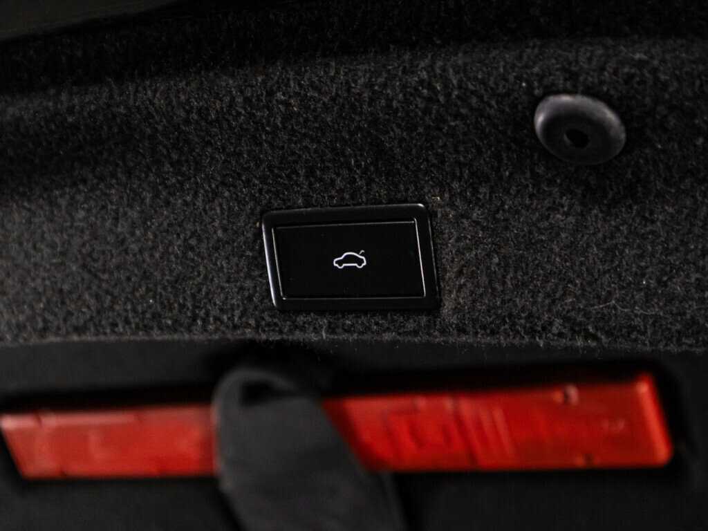 Б/У Фольксваген Пассат 2016 года. Фото: #14