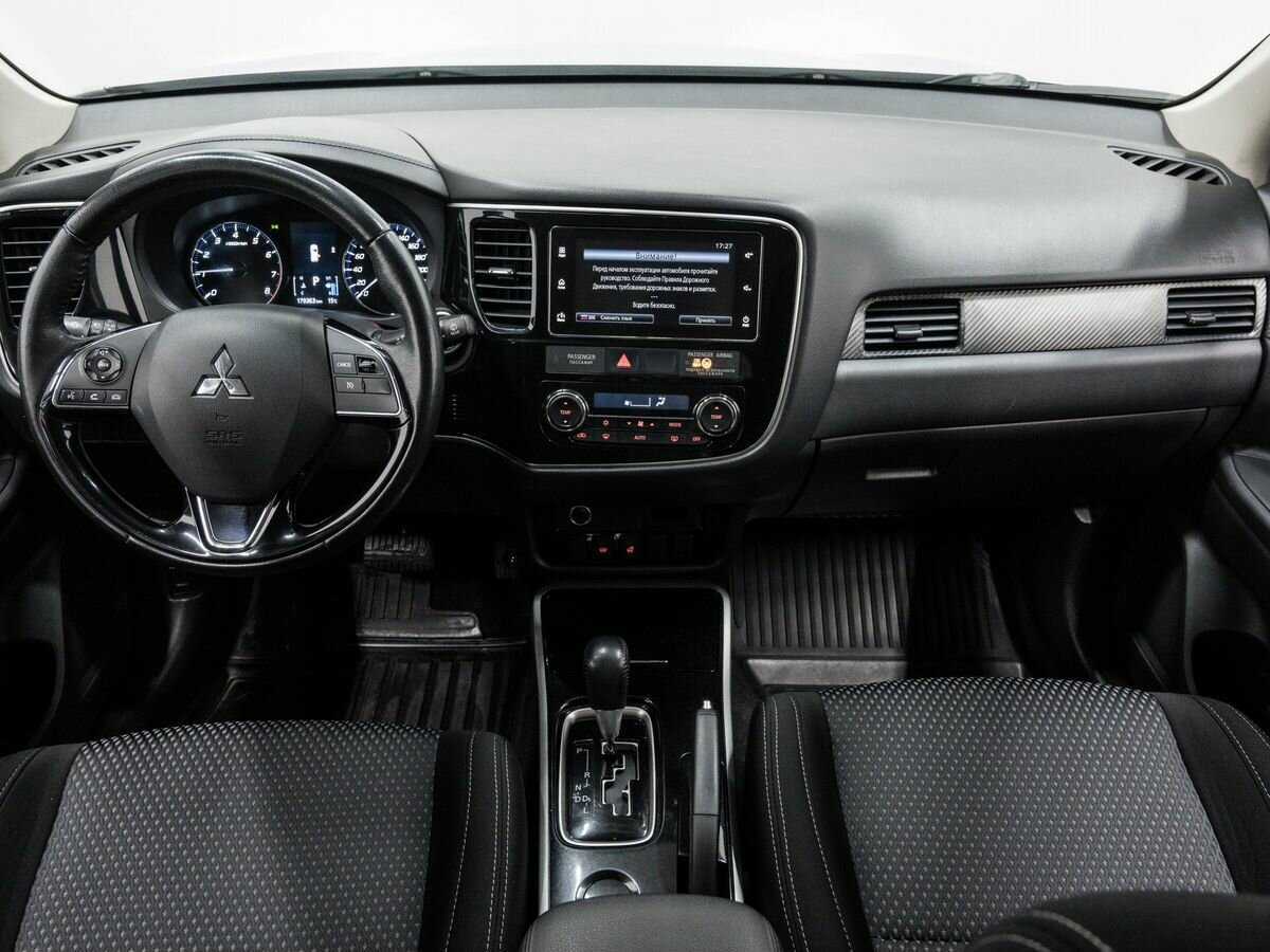 Mitsubishi Outlander 2018 года с пробегом. Фото: #10