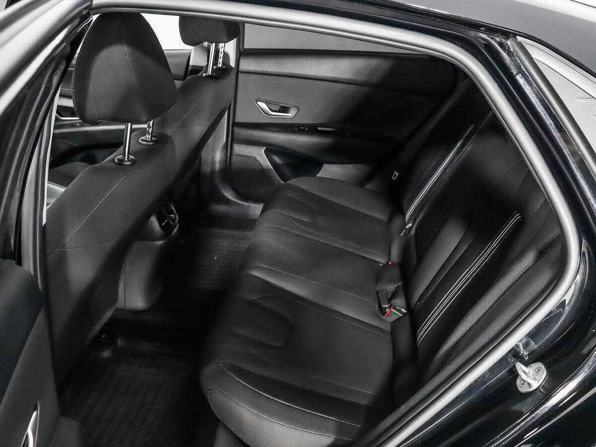 Hyundai Elantra 2021 года с пробегом. Фото: #12