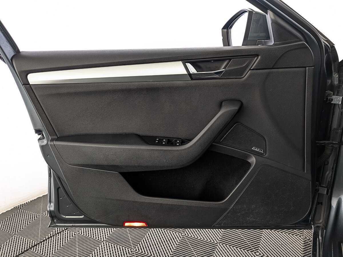 Б/У Шкода Суперб 2018 года. Фото: #16