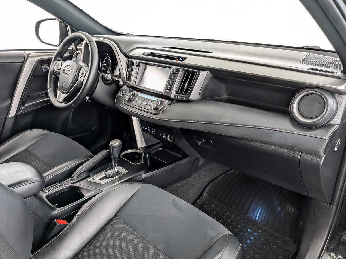 Б/У Тойота Рав4 2017 года. Фото: #10