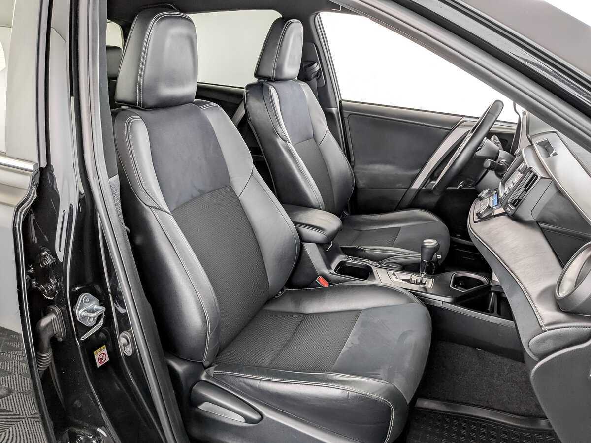 Б/У Тойота Рав4 2017 года. Фото: #21