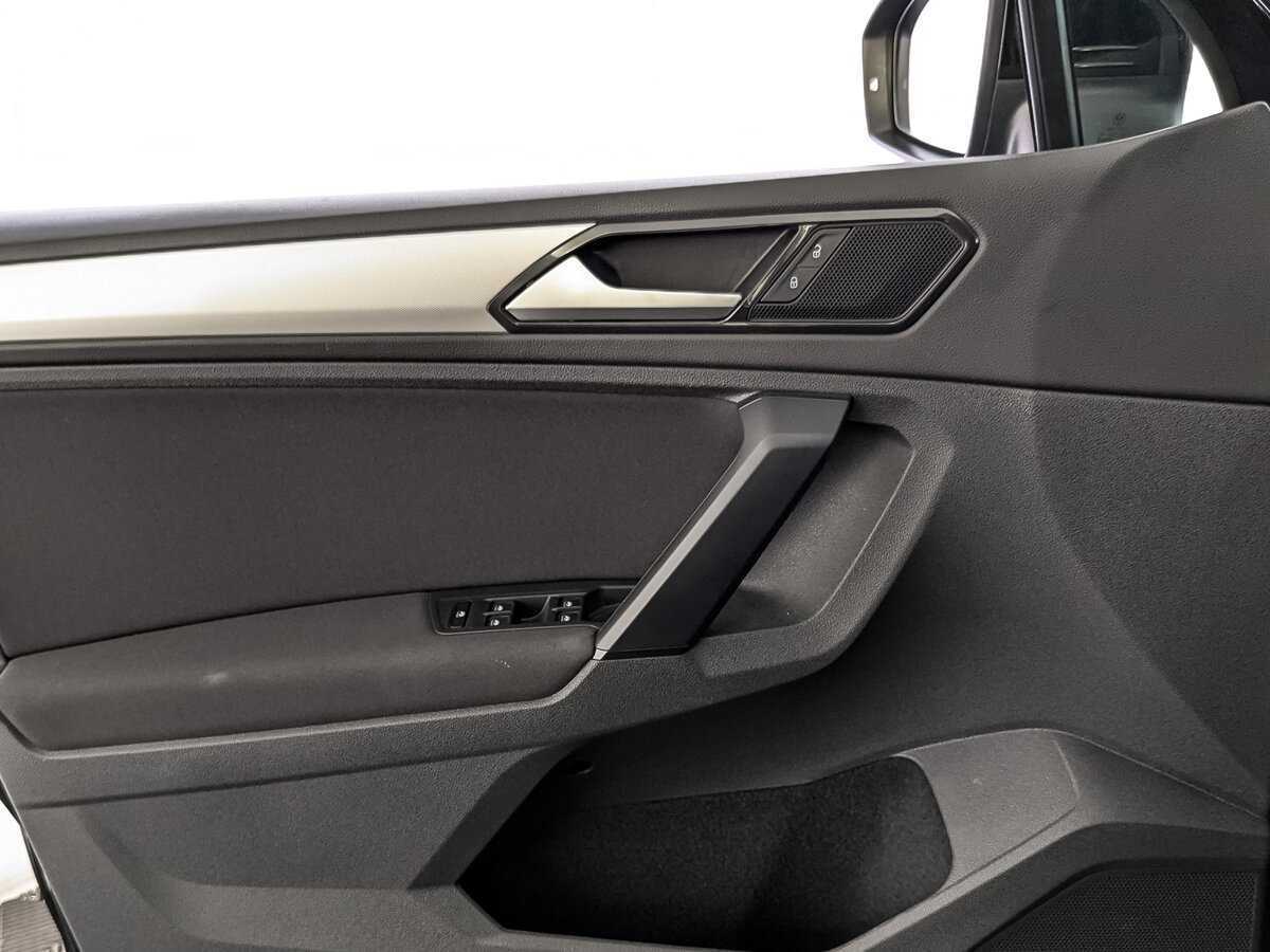 Б/У Фольксваген Тигуан 2018 года. Фото: #16