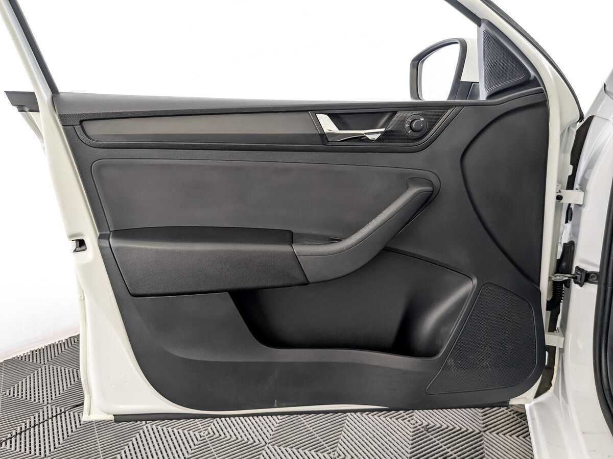 Б/У Шкода Рапид 2017 года. Фото: #18