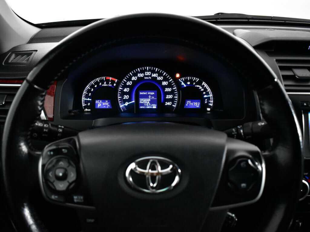 Б/У Тойота Камри 2014 года. Фото: #10