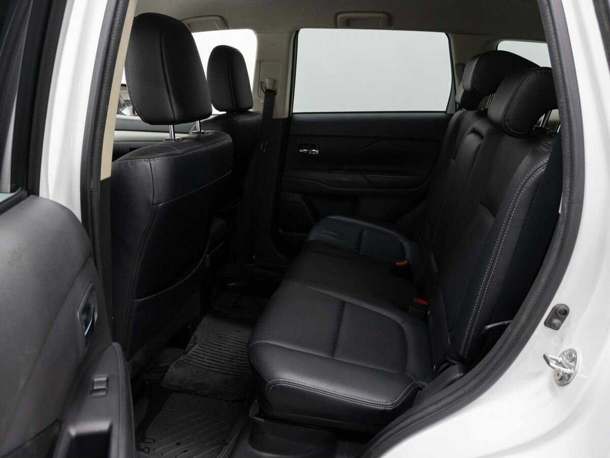 Mitsubishi Outlander 2012 года с пробегом. Фото: #9