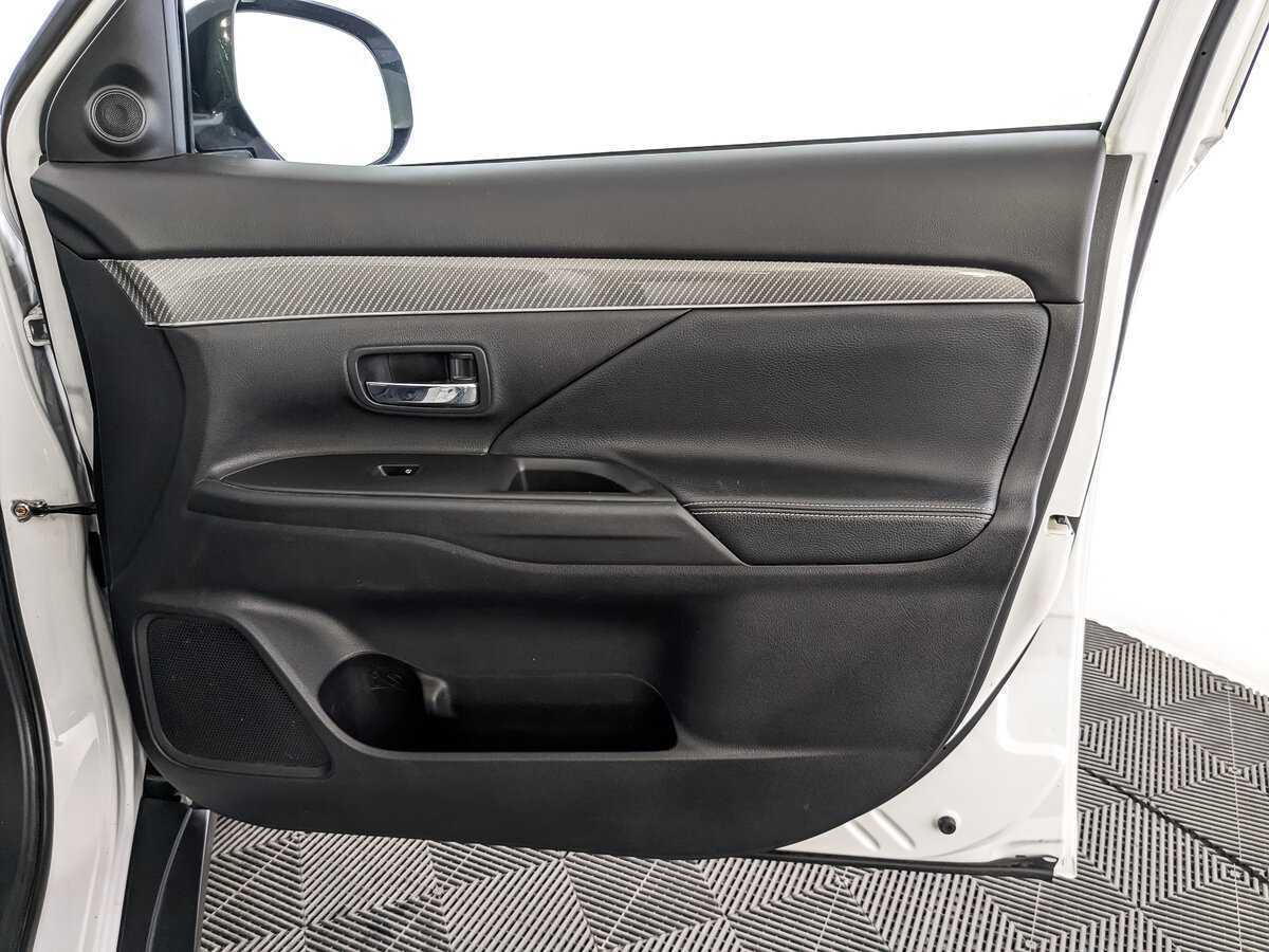 Mitsubishi Outlander 2021 года с пробегом. Фото: #21