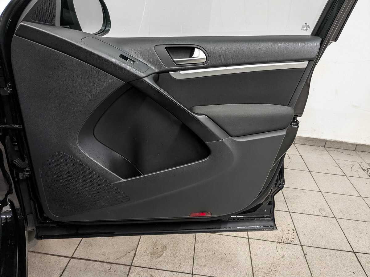 Б/У Фольксваген Тигуан 2015 года. Фото: #23