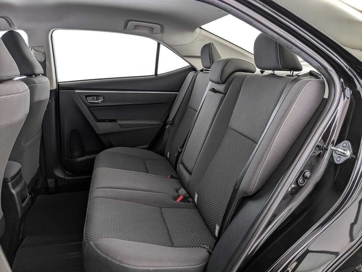 Б/У Тойота Королла 2017 года. Фото: #17