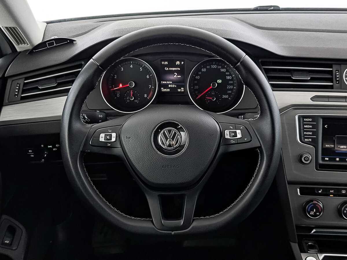 Б/У Фольксваген Пассат 2017 года. Фото: #21