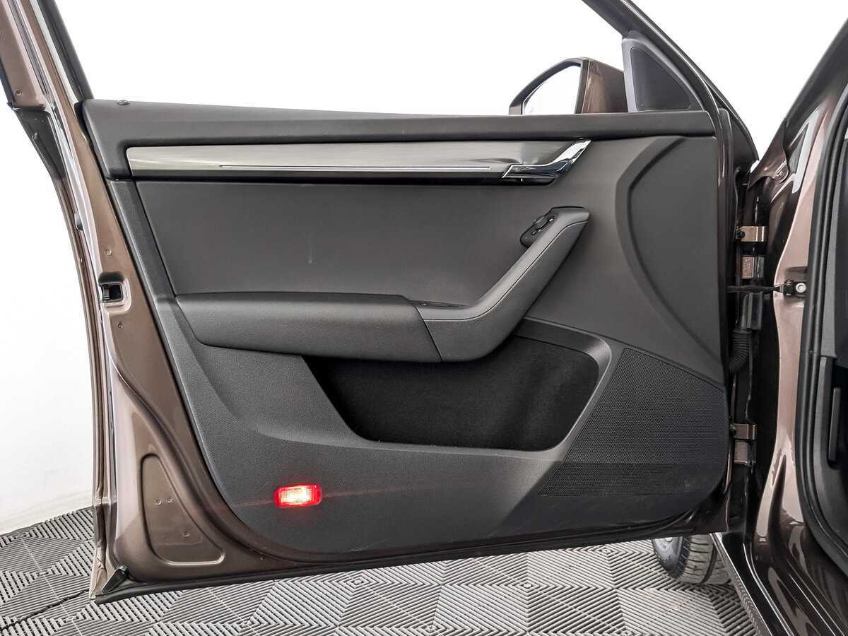 Б/У Шкода Октавия 2019 года. Фото: #18