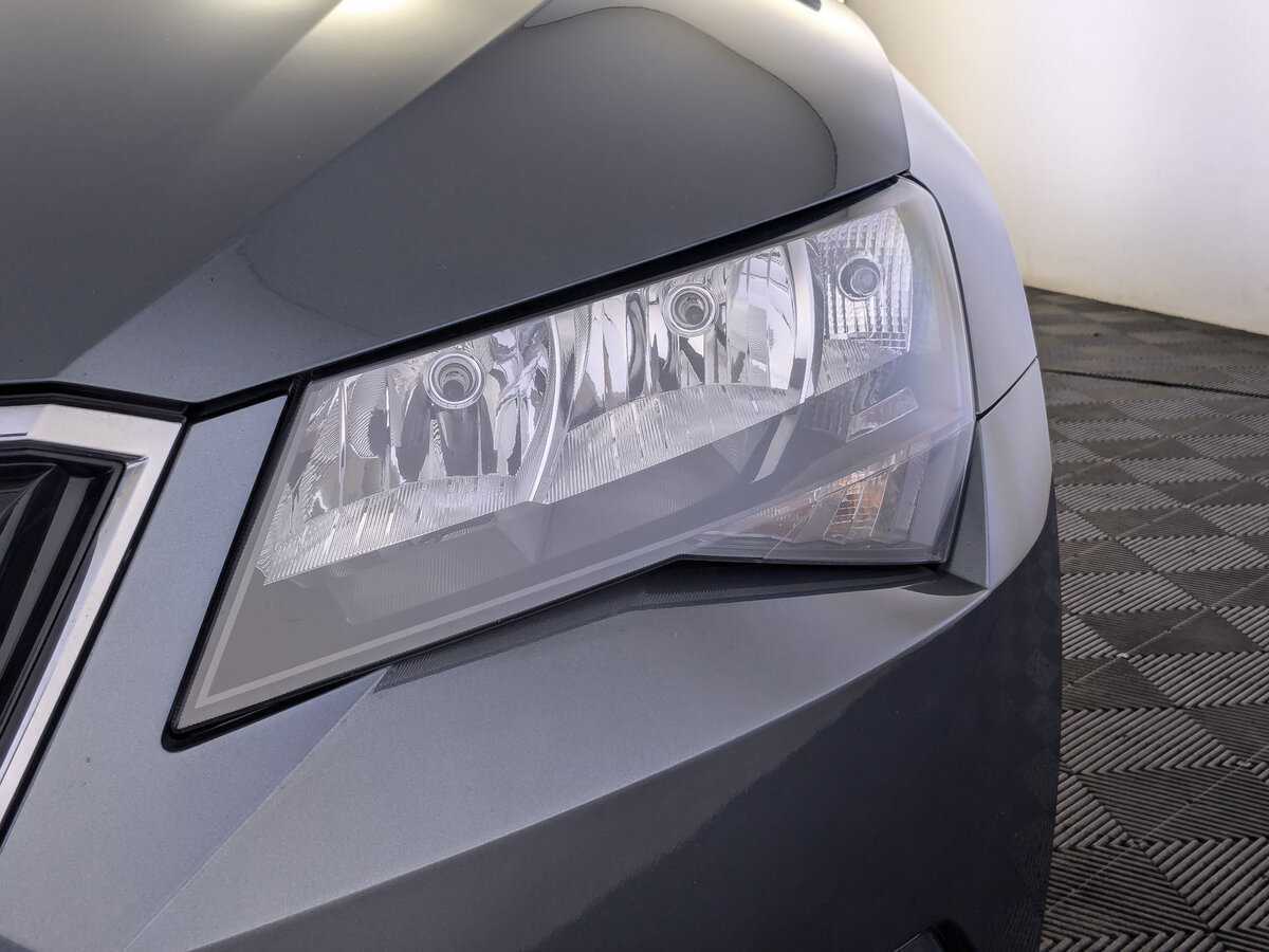 Б/У Шкода Суперб 2019 года. Фото: #10