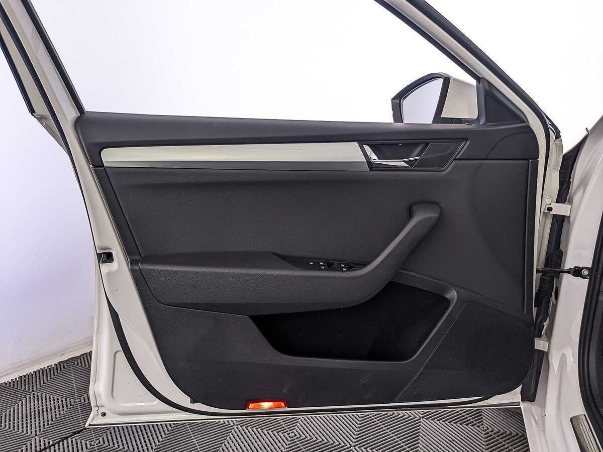 Б/У Шкода Суперб 2017 года. Фото: #18