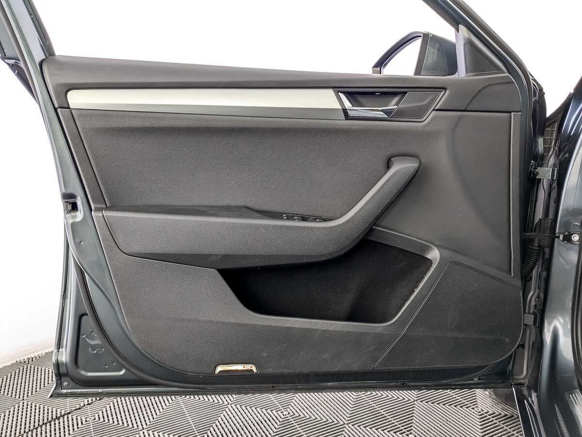 Б/У Шкода Суперб 2018 года. Фото: #16