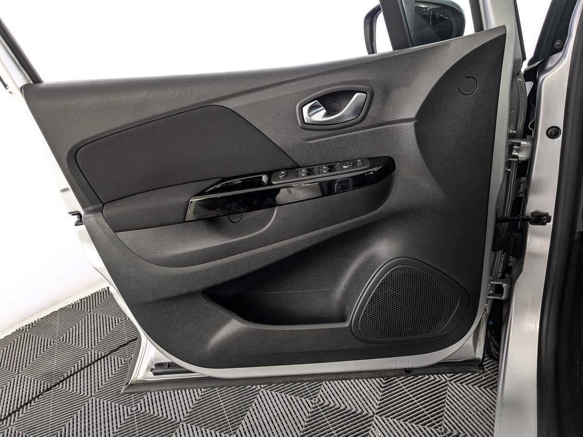 Б/У Рено Каптюр 2021 года. Фото: #18