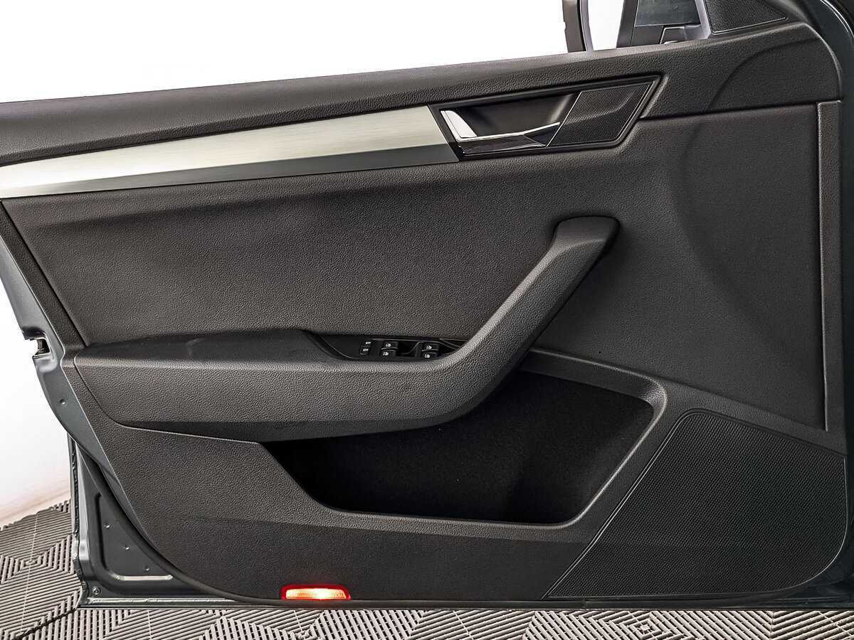 Б/У Шкода Суперб 2019 года. Фото: #17