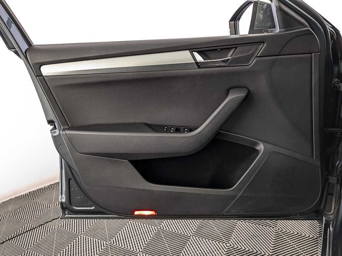 Б/У Шкода Суперб 2018 года. Фото: #17