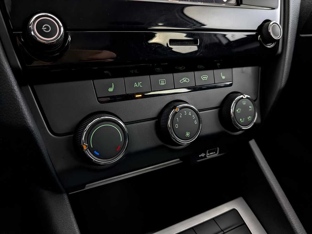 Б/У Шкода Октавия 2019 года. Фото: #19