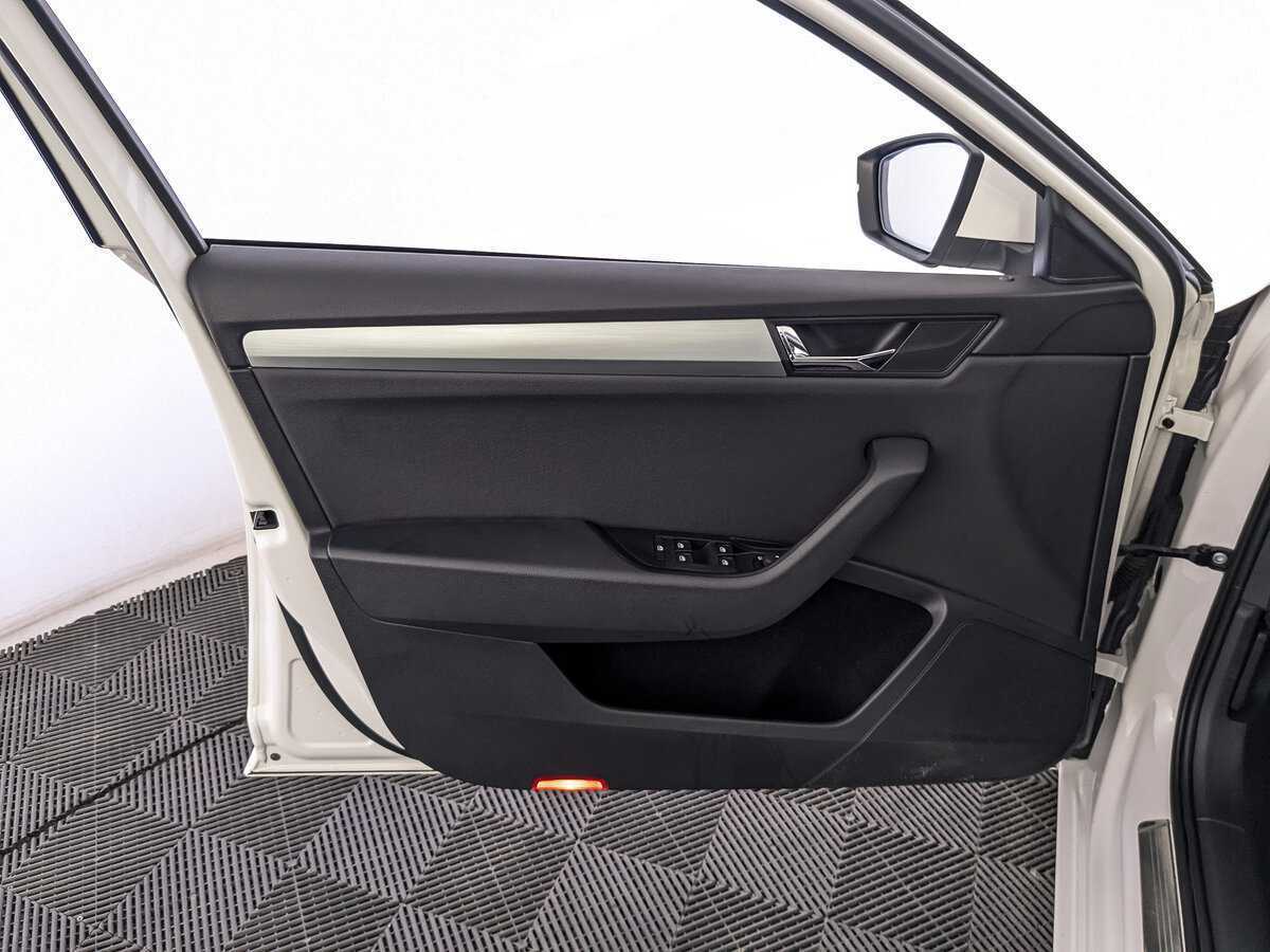 Б/У Шкода Суперб 2017 года. Фото: #16