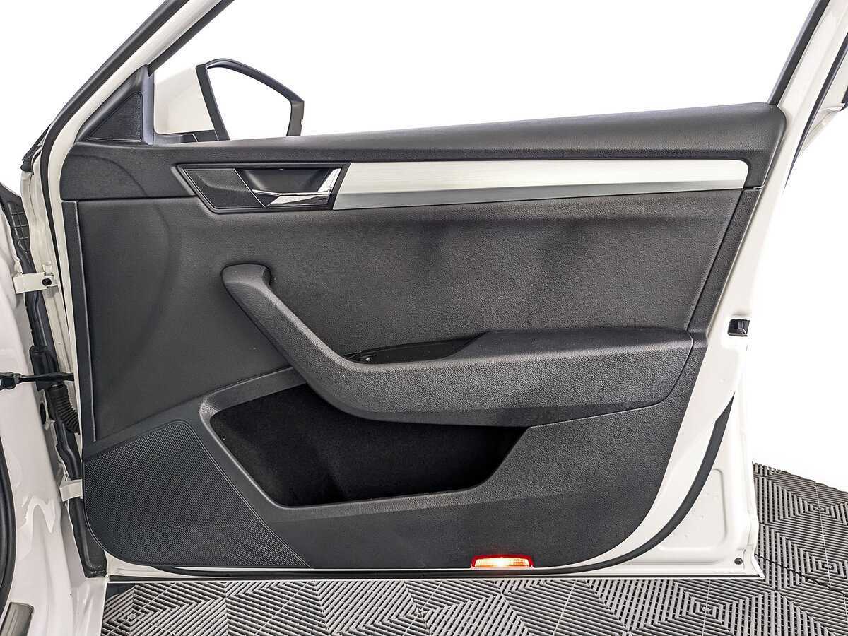 Б/У Шкода Суперб 2017 года. Фото: #23