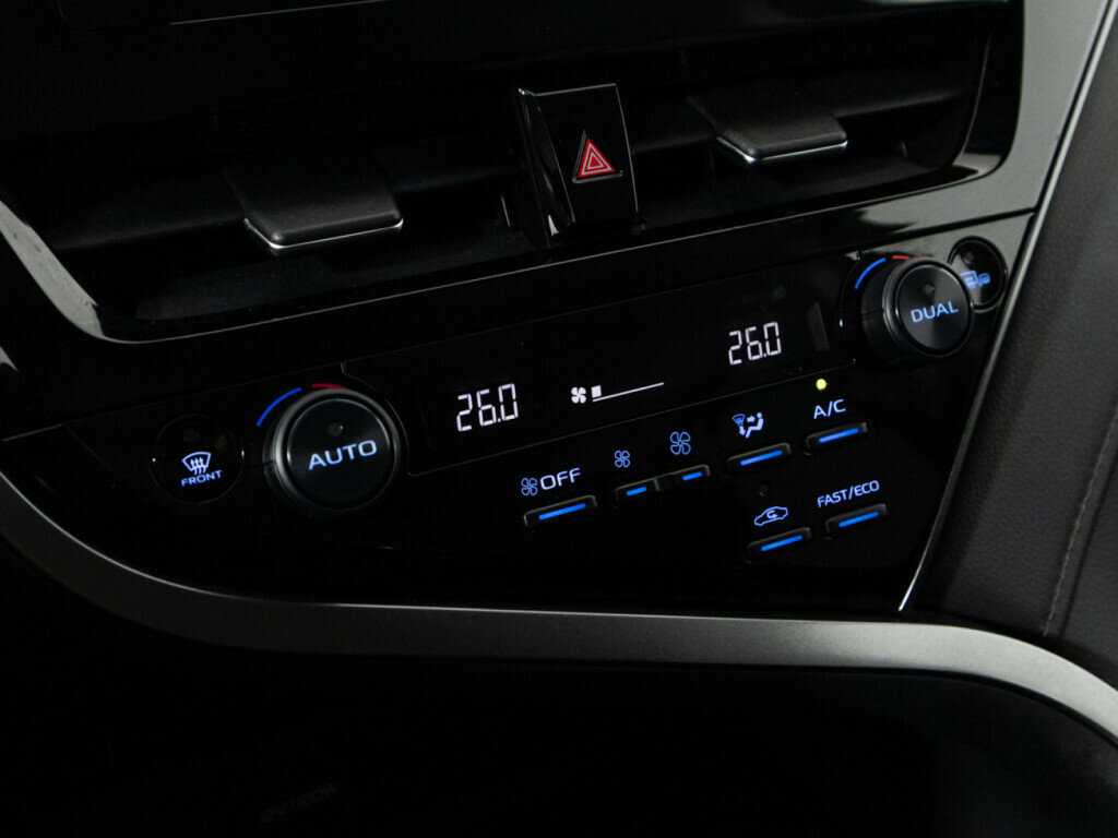 Б/У Тойота Камри 2021 года. Фото: #15