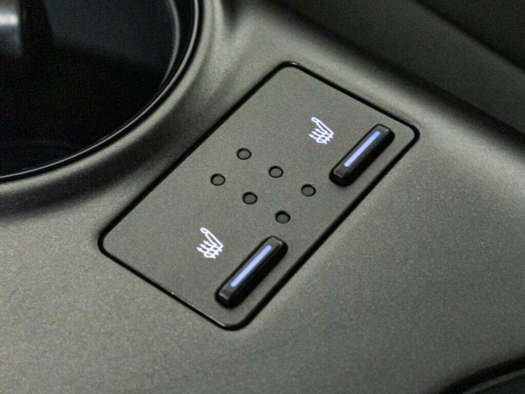 Б/У Тойота Камри 2021 года. Фото: #17