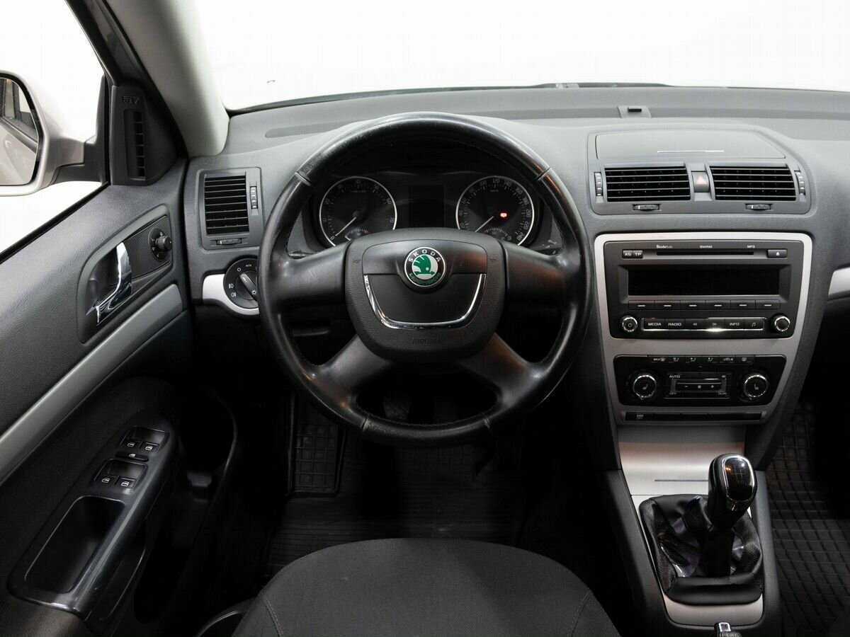 Б/У Шкода Октавия 2012 года. Фото: #14