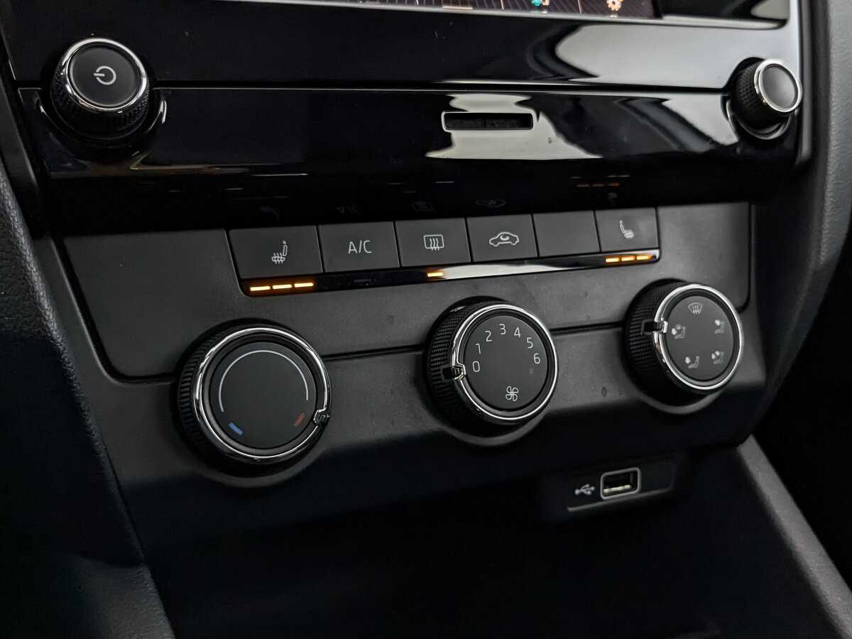 Б/У Шкода Октавия 2019 года. Фото: #25