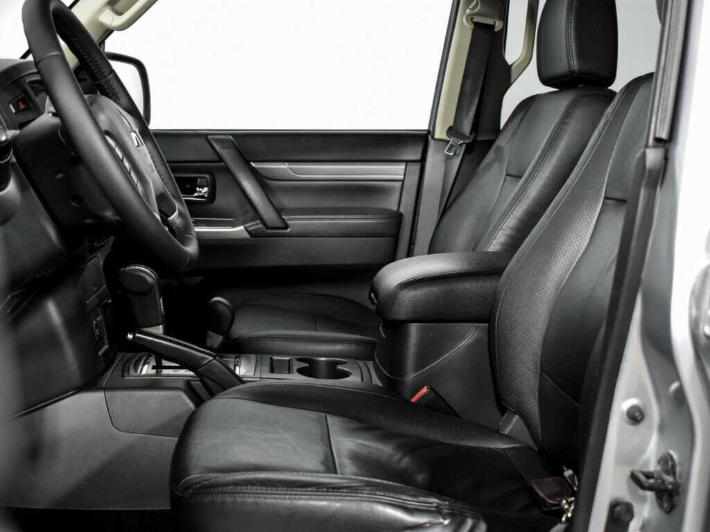 Б/У Митсубиши Паджеро 2013 года. Фото: #11