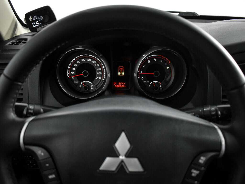 Б/У Митсубиши Паджеро 2013 года. Фото: #22