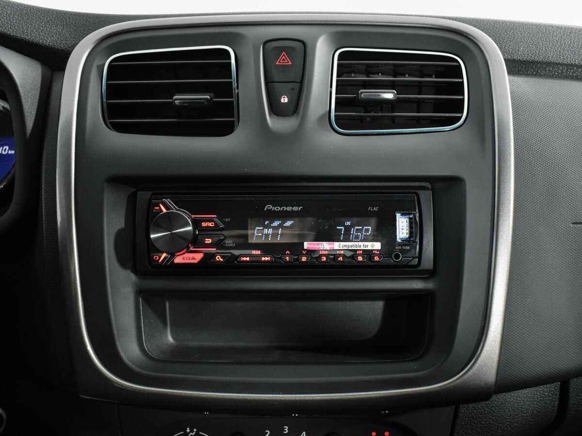 Б/У Рено Сандеро 2017 года. Фото: #14